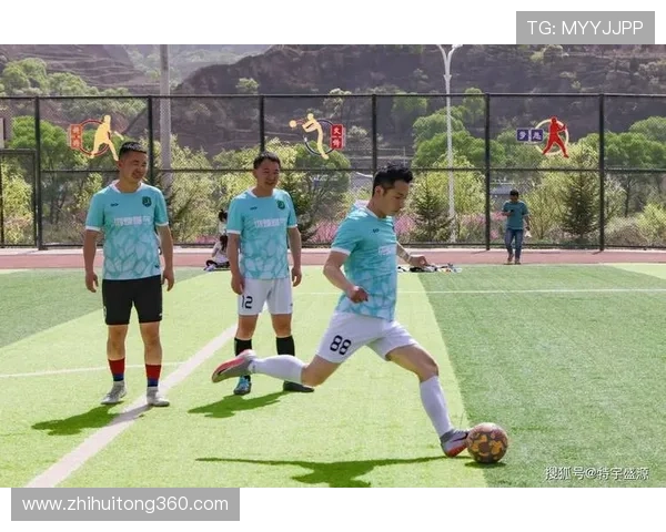 追逐绿茵场上的梦想足球明星的奋斗与荣耀之路 追逐绿茵场上的梦想足球明星的奋斗与荣耀之路